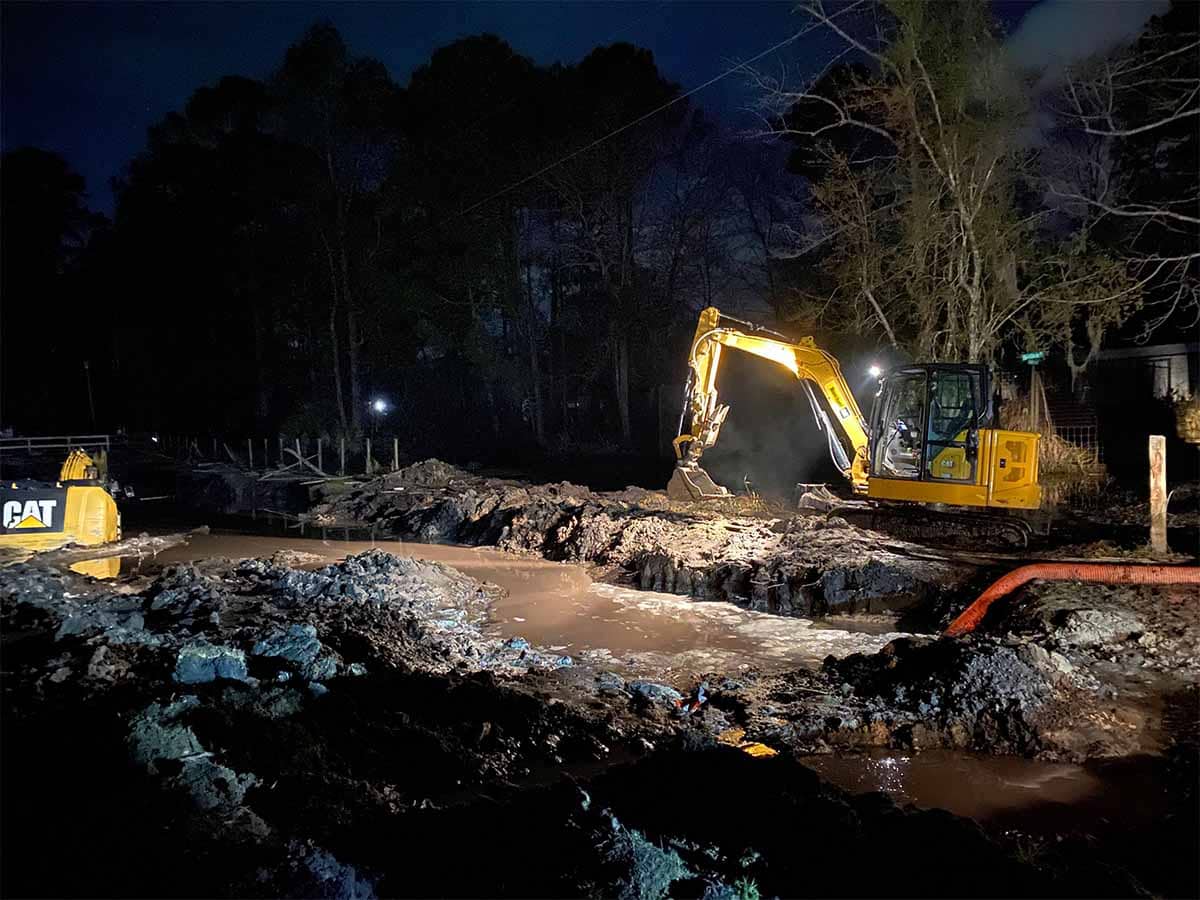 Emergency water pumping at a flooded job site